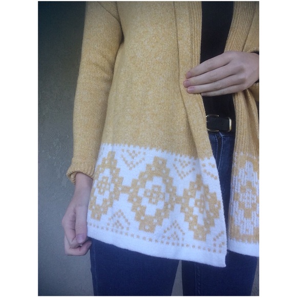 Yellow white Aztec Old Navy cardigan jacket - Picture 4 of 4